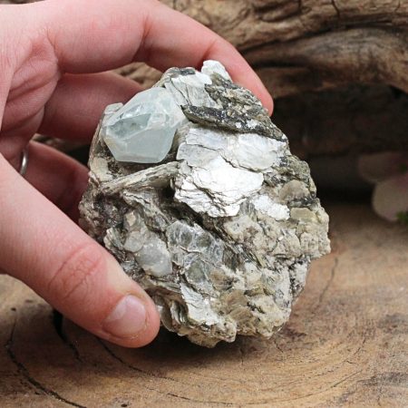 Aquamarijn met mica ruw nr. 101